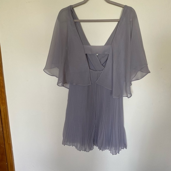 NWT ASOS PLEATED DEEP V NECK FLIRTY DRESS - Picture 3 of 7